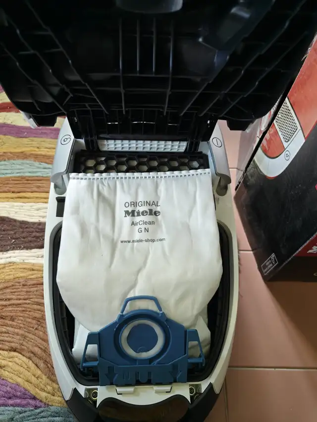 Miele Complete C2 Vacuum (Hardfloor PowerLine, SFAE0) in Vacuums in City of Toronto - Image 6
