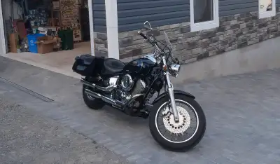 2003 Yamaha Vstar Custom 1100cc Custom Mustang Lowrider seat with a passenger queen seat Leather sad...