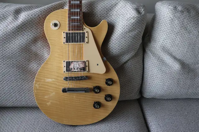 Les Paul Japanese Vintage Electric Guitar– Granada in Guitars in Hamilton - Image 4