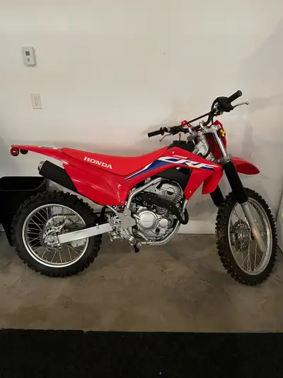 Bike is brand new with 0 hours of use, not a typo. Electric start, hour meter and new battery. Warra...