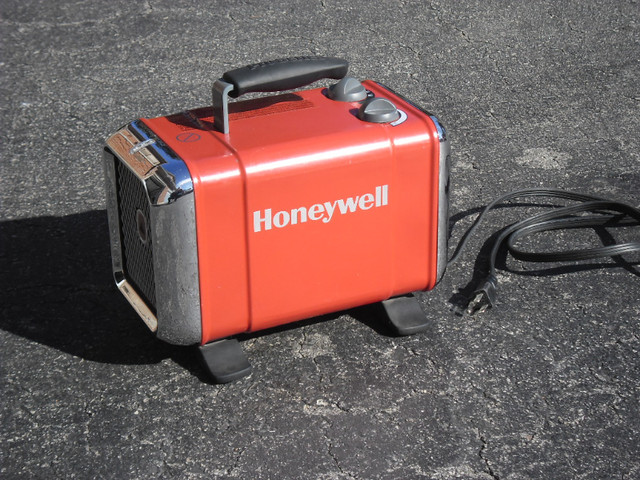 Honeywell Heater in Heaters, Humidifiers & Dehumidifiers in Oakville / Halton Region