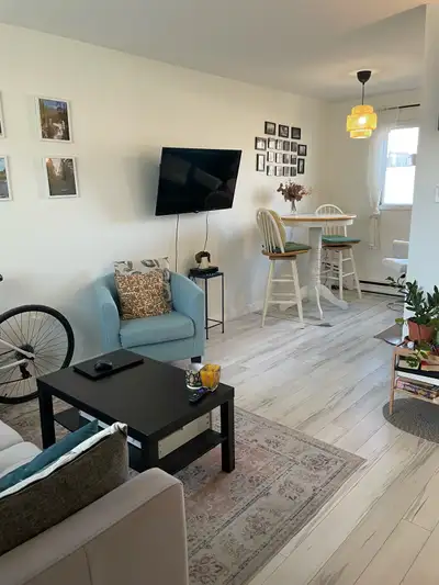 This 1-bedroom apartment, located in the heart of Dartmouth, is perfect for students and young profe...