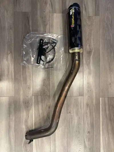 07-12 Honda CBR600RR Carbon Fiber M-2 slip on exhaust system by Two Brothers Racing. Really nice exh...