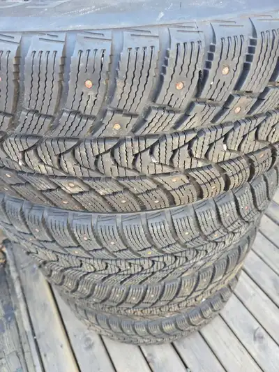 215 65 16 on Volkswagen steel rims. Tires have 19000km