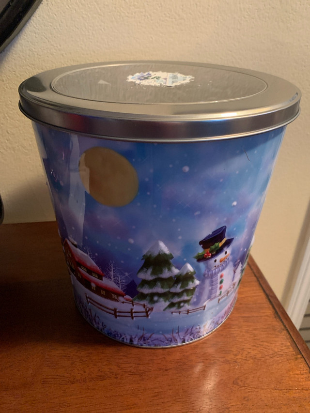 Large Christmas Tin in Holiday, Event & Seasonal in Regina - Image 4