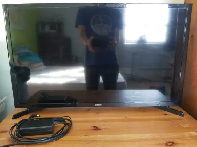 Samsung 32" HD TV model UN32J4000AF in TVs in Mississauga / Peel Region - Image 2