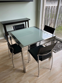 Expandable kitchen table with 4 chairs