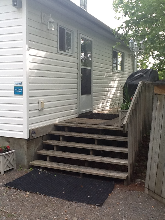LIVE ON THE LAKE in Ontario in Canada - Image 10