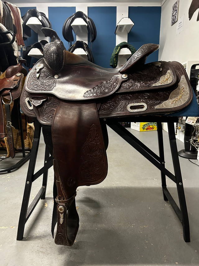 15.5” Circle Y Western Saddle  in Equestrian & Livestock Accessories in Comox / Courtenay / Cumberland - Image 2
