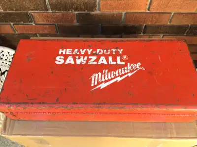 This is a vintage original corded sawzall that is still great condition! This Milwaukee Model #6506...