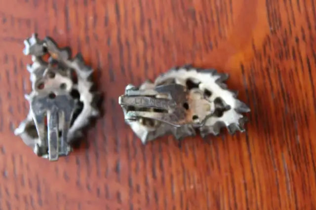 Vintage Pair Of Lisner Clip On Earrings63235093084289123