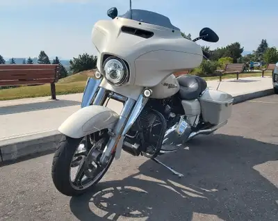 2015 Harley Davidson street glide special, 103ci 6 speed 67000kms and will go up when the season sta...