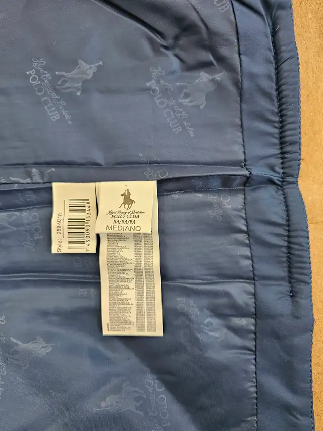 Women's quilted padded Puffer jacket, Polo Club, Size: M in Women's - Tops & Outerwear in Markham / York Region - Image 6