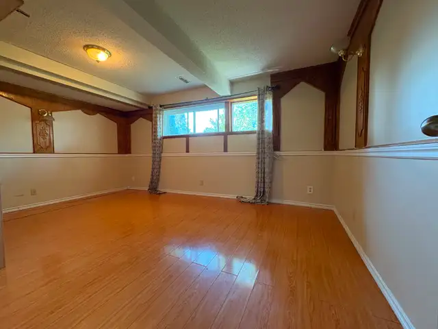 One BDRM BSMT Suite 5 Min Walk to Anderson LRT SouthCentreMall