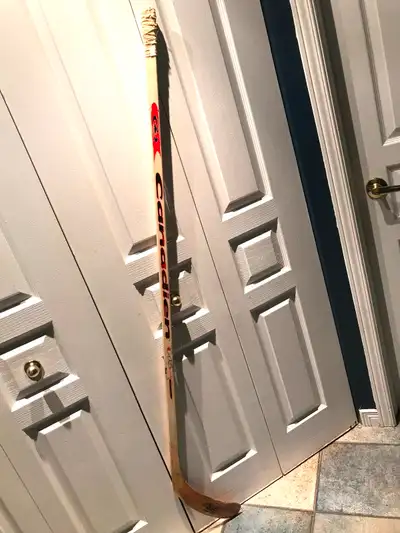 Bâton de hockey /Hockey stick Canadien 63" for right-handed, View more
