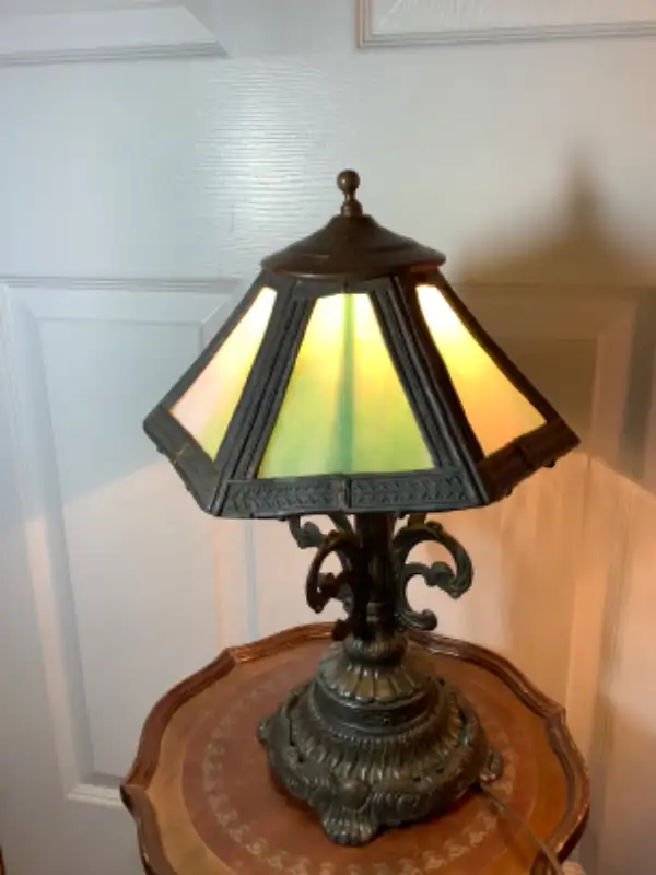 Vintage EF & EF Industries Inc Six Panel Slag Glass Table Lamp in Indoor Lighting & Fans in Belleville - Image 3