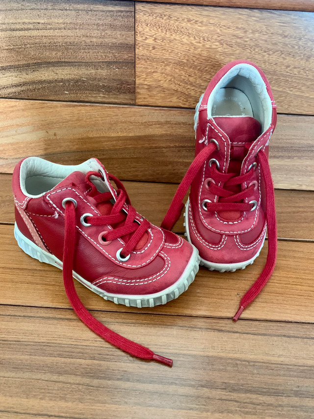 Baby unisexe red leather quality shoes dans Vêtements - 12 à 18 mois  à Longueuil/Rive Sud - Image 2