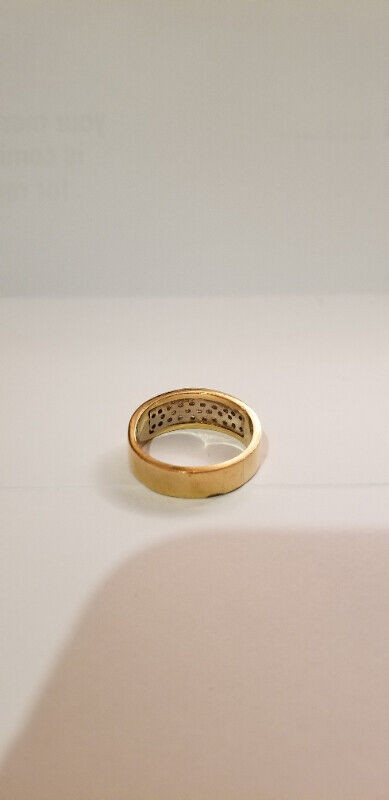 Mans Gold/Diamond Wedding Ring in Jewellery & Watches in Vernon - Image 2