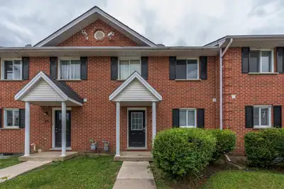 Great location! lean and quiet townhouse just on the other side of the street of Fanshawe, 5 rooms/2...