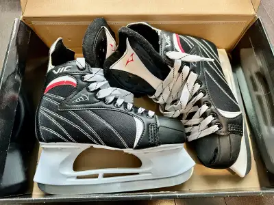 Nearly new women's ice skates, size 6., View more