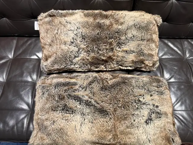 Pillow decor fur 2  in Home Décor & Accents in City of Toronto - Image 4