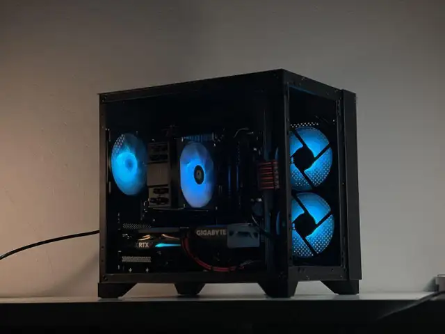 PC Gamer /Gaming PC - Nvidia GeForce RTX 3080 + AMD Ryzen 7 7700 in Desktop Computers in City of Montréal - Image 5