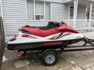 Low hours ,comes with trailer ,life jackets,safety kit,paddle and cover ,3 seater new spark plugs re...