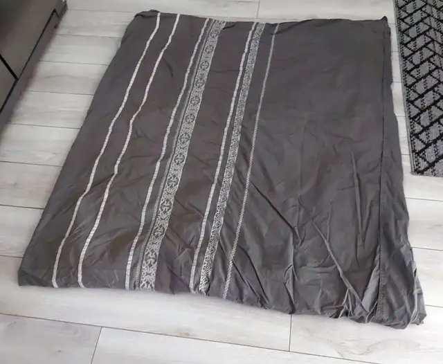 Queen Size Grey Duvet Cover in Bedding in City of Toronto - Image 2