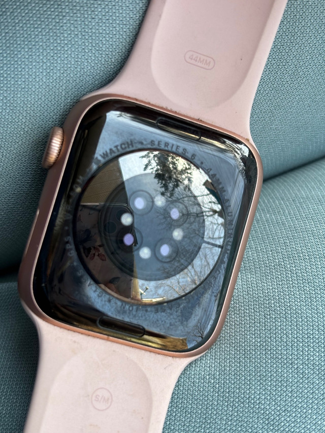 Apple Watch Series 6 in Jewellery & Watches in Ottawa - Image 3