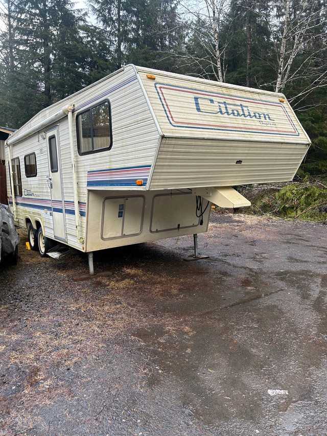 1990 fifth wheel coachman in Travel Trailers & Campers in Prince Rupert