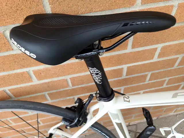 Fuji C5 Full Carbon Road Bike in Road in Longueuil / South Shore - Image 7