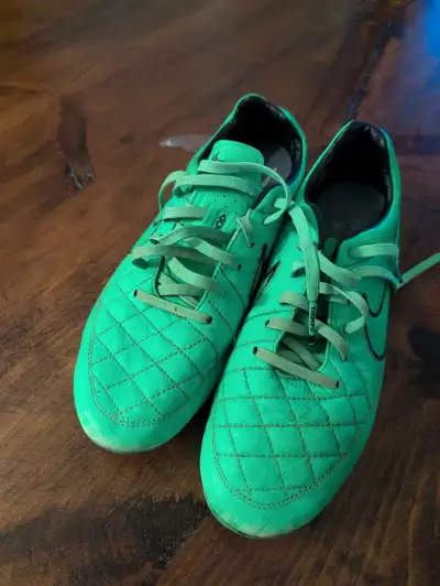 Nike Tiempo soccer shoes, size 8 men's