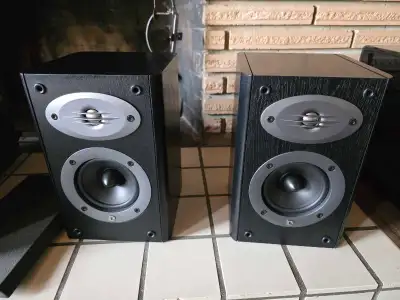 Celestion F 10 Bookshelf Speakers in excellent condition. Amazing speakers, sound great and well rev...
