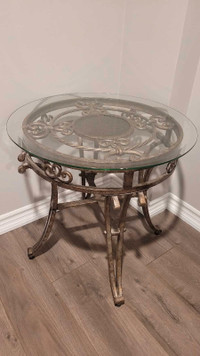 Round End Table
