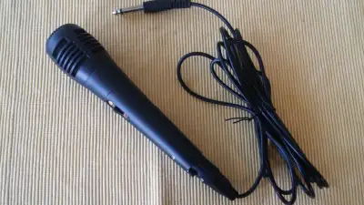 Dynamic Microphone with switch and 10' (3 meter) cable, View more