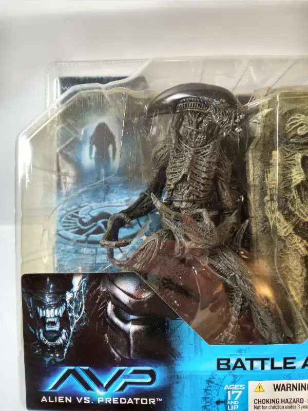 Alien vs Predator, AVP Battle Alien, McFarlane Toys Figure in Arts & Collectibles in Kitchener / Waterloo - Image 3