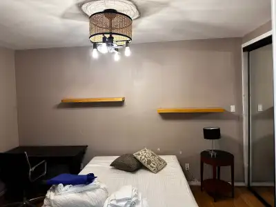 Belles chambres équipées à louer – libre le 1 décembre 2025. Il s'agit d'un appartement entièrement...