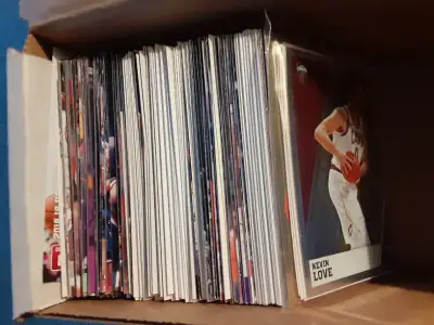 Lot de 164 cartes de Basketball differentes des CLEVELAND CAVALIERS de la NBA.....annees 90 et plus,...