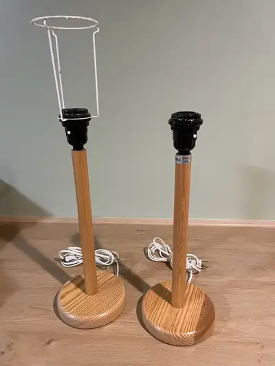 Turn on/off switch; requires uno lamp shade; harp can be installed to fit shade Dimensions of each b...