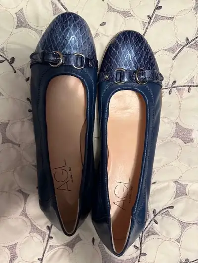 Soulier AGL (cuir italien de haute qualité) grandeur 391/2, View more