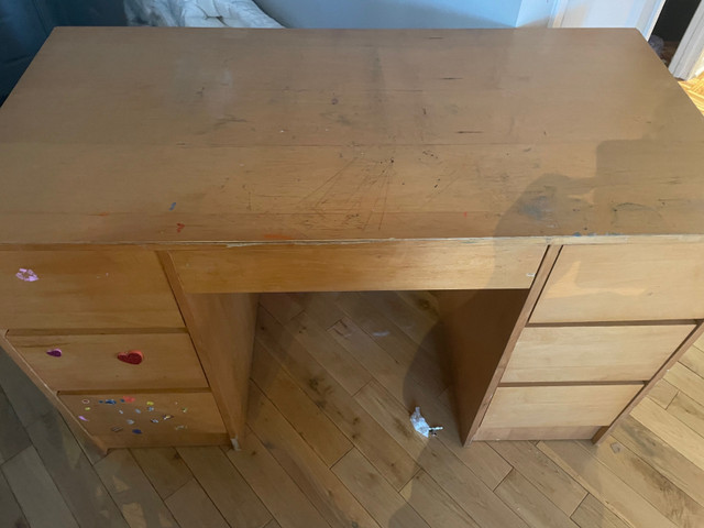 Vieux bureau Ikea à donner 48''x24''x30''. dans Objets gratuits  à Longueuil/Rive Sud