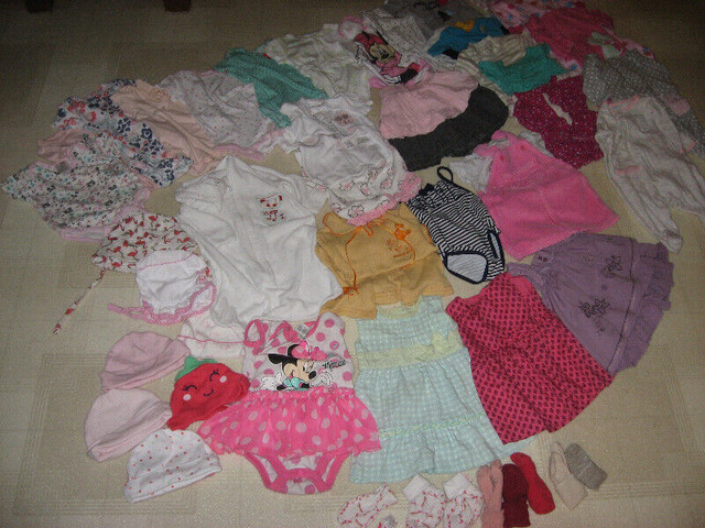 PRIX RÉDUIT - Lot de vêtements fille 3 à 6 mois dans Vêtements - 3 à 6 mois  à Longueuil/Rive Sud