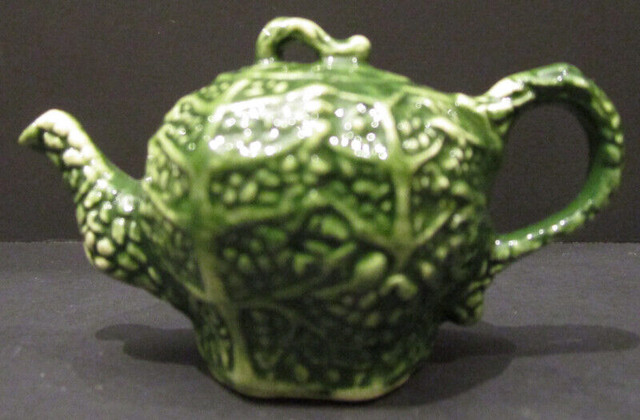 NEW IN BOX, "CARDEW TINY TEAPOT" FROM ENGLAND in Arts & Collectibles in Hamilton - Image 3