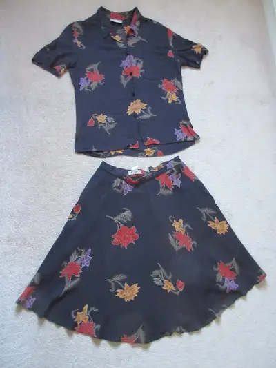Nice 2 piece Liz Claiborne skirt and top- Mint condition-Size 8 (or M)- Asking $15. Please contact I...