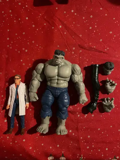 Selling my Marvel legends grey hulk and Dr. Bruce Banner. Comes with his accessories and is in good...
