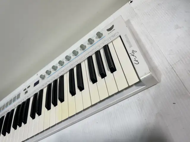 CME U-Key Controller in Pianos & Keyboards in City of Montréal - Image 2