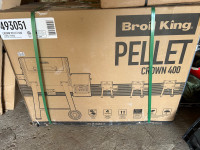 BNIB Broil King Crown Pellet 400 Black Wood Pellet BBQ