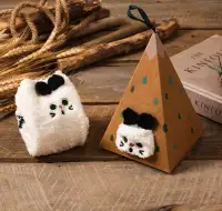 White Kitty Cat with paws Socks in a Box brand new / bas de chat