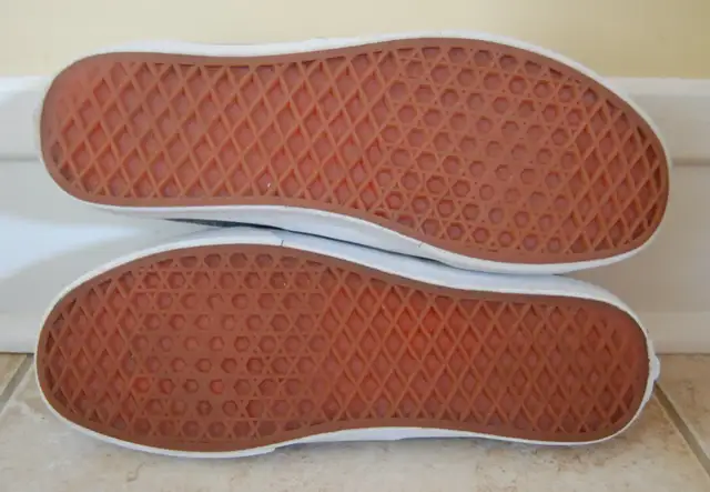 Mens Shoes Size 8 Vans in Men's Shoes in Ottawa - Image 3