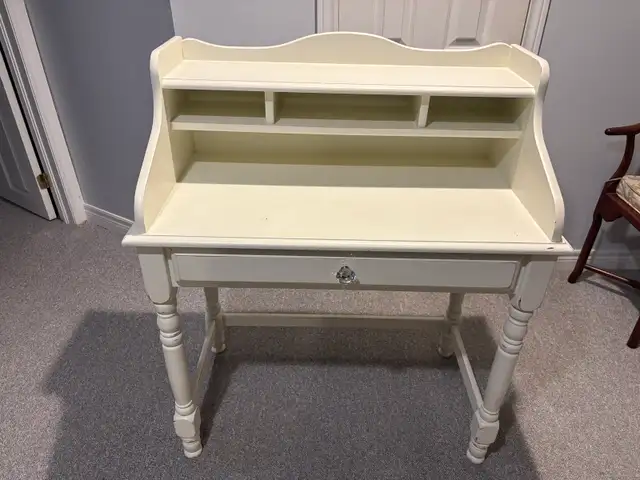 antique desk in Desks in Markham / York Region - Image 8
